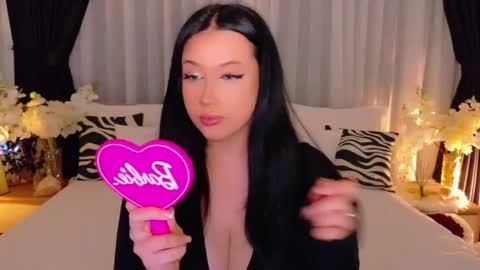 Felicia Herceg online show from November 29, 5:17 pm