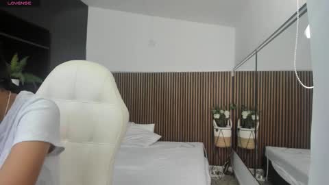 Freyja  online show from November 13, 4:50 pm