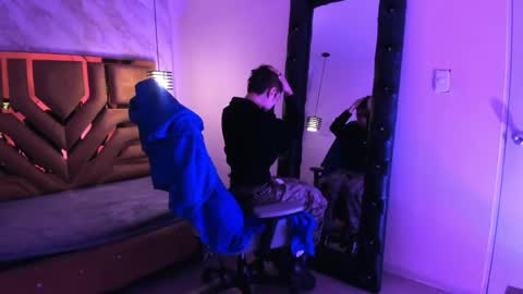   online show from February 1, 12:15 pm