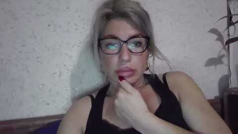 fox_red_lady7 online show from January 7, 5:38 pm