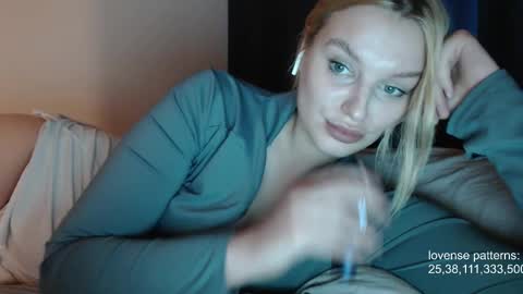 i am your baby Alien  online show from October 28, 2:23 pm