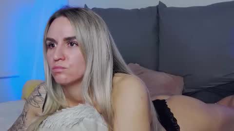 Foxy Kimmi online show from November 29, 7:45 am