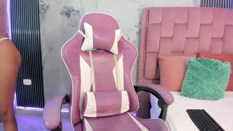 Laura online show from December 16, 7:42 pm