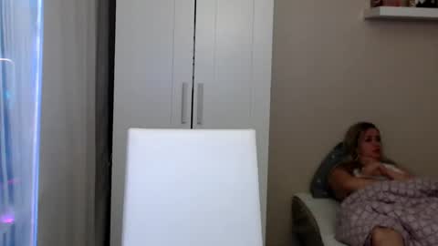 frelina online show from October 18, 9:38 pm