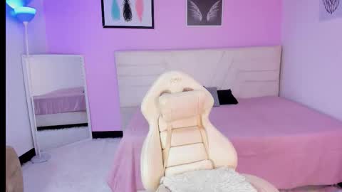 fresitalove01 online show from November 11, 7:00 pm