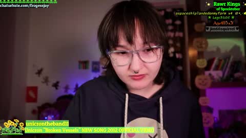 Snapshot of frogessjay chatting on October 21, 6:01 pm Jaywise Frogfoot online show from October 21, 6:01 pm
