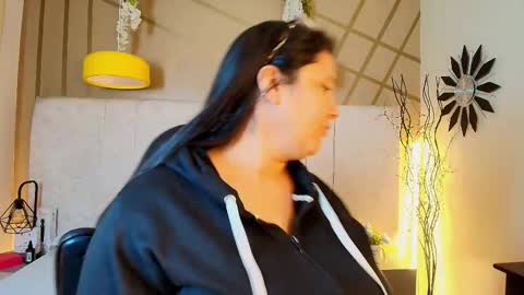 frreeya online show from March 3, 7:31 pm