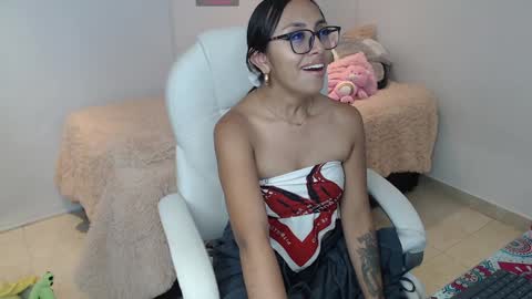 Snapshot of gabriela_morales01 chatting on December 4, 3:04 am .  online show from December 4, 3:04 am