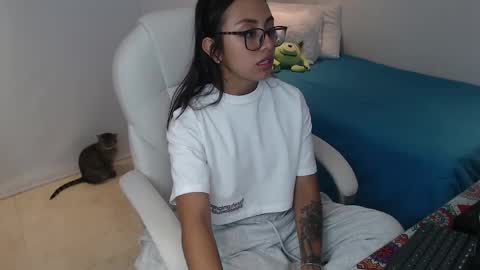 Snapshot of gabriela_morales01 chatting on February 10, 12:08 am .  online show from February 10, 12:08 am