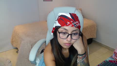 Snapshot of gabriela_morales01 chatting on December 5, 3:04 am .  online show from December 5, 3:04 am
