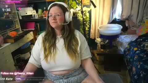 Snapshot of geeky_kitten chatting on September 14, 4:27 pm Geeky Kitten Leina -  online show from September 14, 4:27 pm