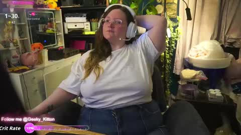 Snapshot of geeky_kitten chatting on October 6, 10:54 am Geeky Kitten Leina -  online show from October 6, 10:54 am
