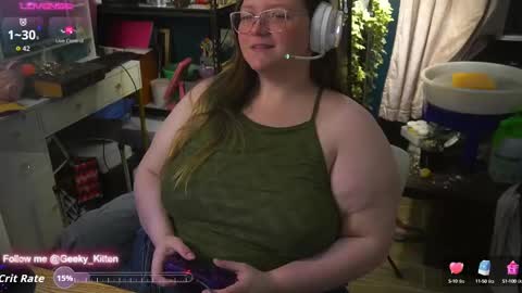 Snapshot of geeky_kitten chatting on September 23, 5:27 am Geeky Kitten Leina -  online show from September 23, 5:27 am