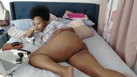 Snapshot of geishapaige chatting on October 8, 10:30 am The Empress online show from October 8, 10:30 am