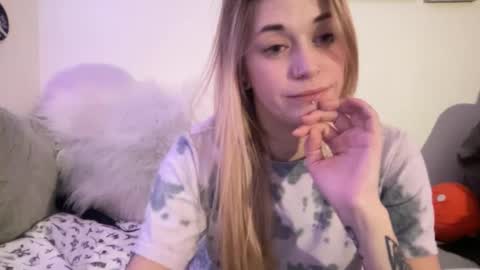 gemmyrosee online show from December 3, 8:36 am