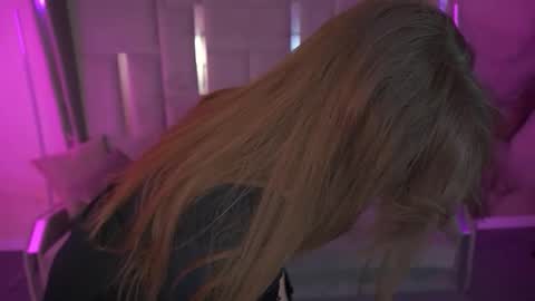 gentleadellee online show from November 12, 1:53 pm