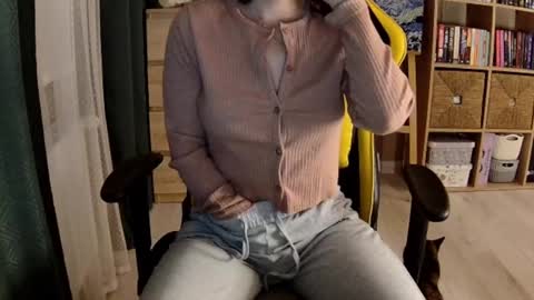 Melissa online show from November 24, 6:32 pm