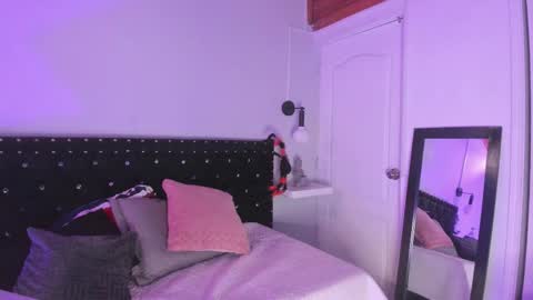 Allison  online show from November 5, 8:25 pm