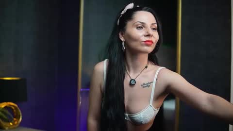  Gia  online show from December 17, 9:19 pm