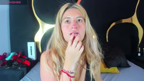 GiaRoussel online show from February 6, 5:27 pm