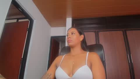 Snapshot of gigimiler8 chatting on September 22, 8:51 pm Sharlotte  online show from September 22, 8:51 pm