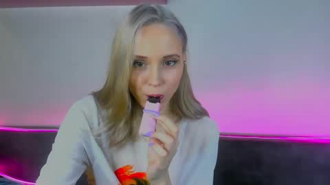 Gina online show from December 4, 11:23 am