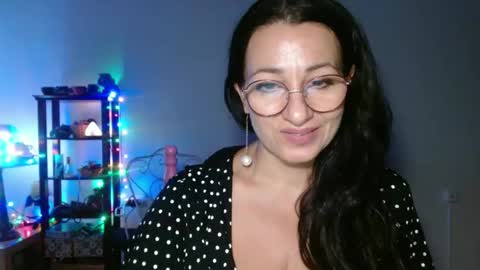 GinaONeon online show from October 7, 8:24 pm