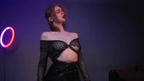        im expecting 350 thumbs up on my altar   online show from November 30, 10:25 pm