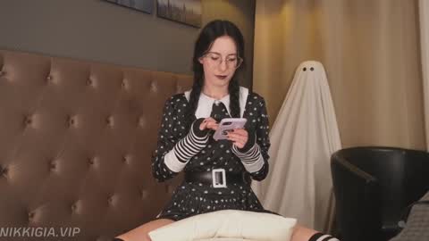 Nikki online show from October 30, 5:03 pm