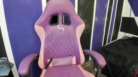 girl_princess18 online show from February 21, 9:59 pm