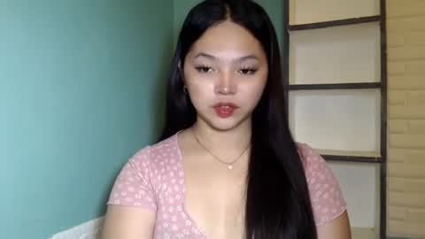 Rhaine online show from November 8, 11:26 am