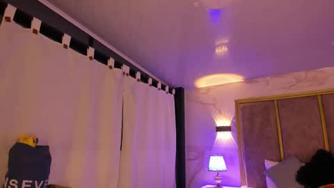     online show from November 18, 10:05 am