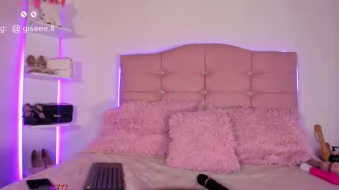 Gisell s online show from October 29, 3:33 am