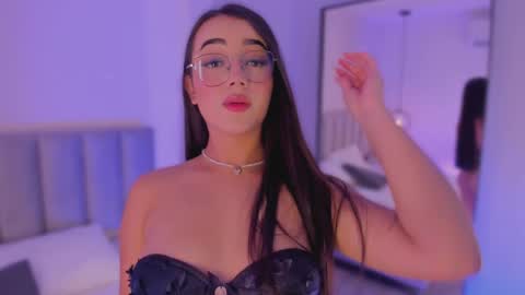 Snapshot of gisselle_palmer chatting on February 26, 7:29 pm   online show from February 26, 7:29 pm