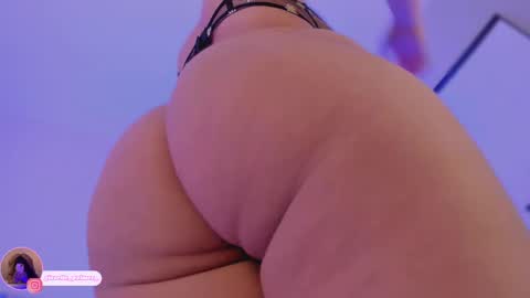 Snapshot of gisselle_palmer chatting on February 22, 7:32 pm   online show from February 22, 7:32 pm