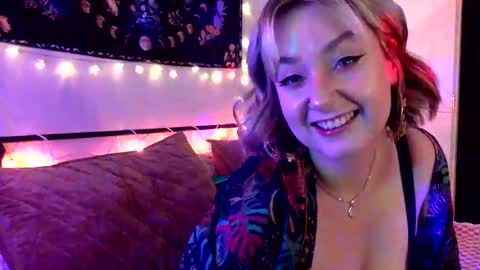 givemesweetdreams online show from October 21, 12:47 am