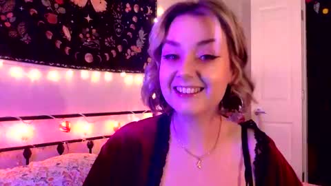 givemesweetdreams online show from November 12, 1:25 am