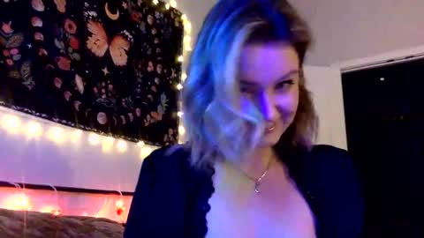 givemesweetdreams online show from December 27, 1:53 am