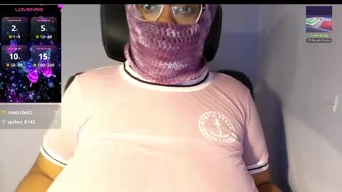 Snapshot of glitter_bunny chatting on September 26, 12:41 am glitter_bunny online show from September 26, 12:41 am