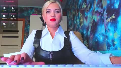 Mrs. Isabella online show from October 4, 4:29 am