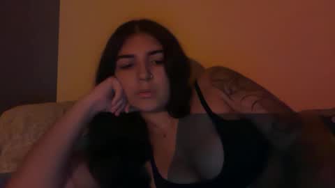 Snapshot of goddess_madii chatting on October 21, 9:02 am Madii online show from October 21, 9:02 am