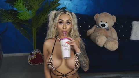 GoldenAmberX online show from January 19, 2:57 am