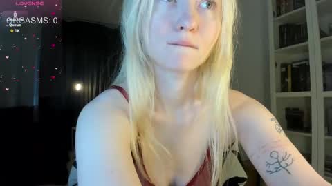 SOPHIE online show from December 3, 7:55 am