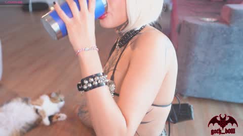 sophie  Special celebration a the beach 300k followers 3011 and 0112   online show from September 17, 9:35 pm