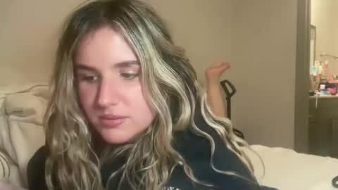 grrlgod online show from February 19, 4:01 am