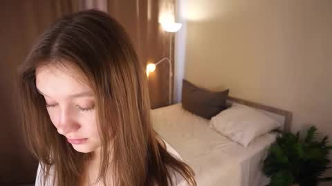 Molly online show from February 5, 7:00 am