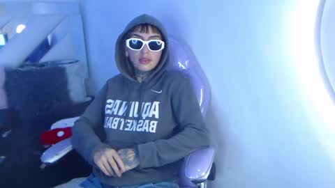 gyal_8_ online show from October 25, 4:36 pm