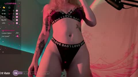 Snapshot of h2h0e chatting on February 13, 7:10 pm Lana online show from February 13, 7:10 pm