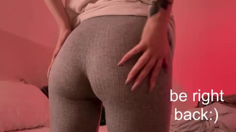 Snapshot of h2h0e chatting on February 16, 7:05 pm Lana online show from February 16, 7:05 pm