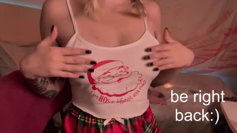 Snapshot of h2h0e chatting on February 15, 7:17 pm Lana online show from February 15, 7:17 pm